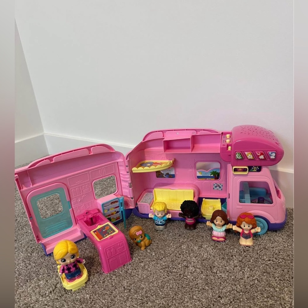 VTech Starlight Vacation Camper RV Playset with Light Show & Interactive Figures